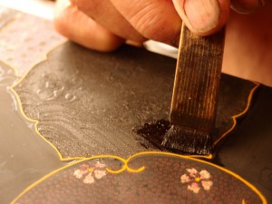 伝統技法 ： 漆 津軽塗 紋紗塗