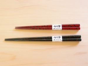めじゃ 津軽塗 すべらない箸 夫婦箸 唐塗 緑・赤