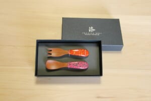 【幼児スプーン・フォーク】変わり塗 [スプーン]ぴんく・[フォーク]おれんじ