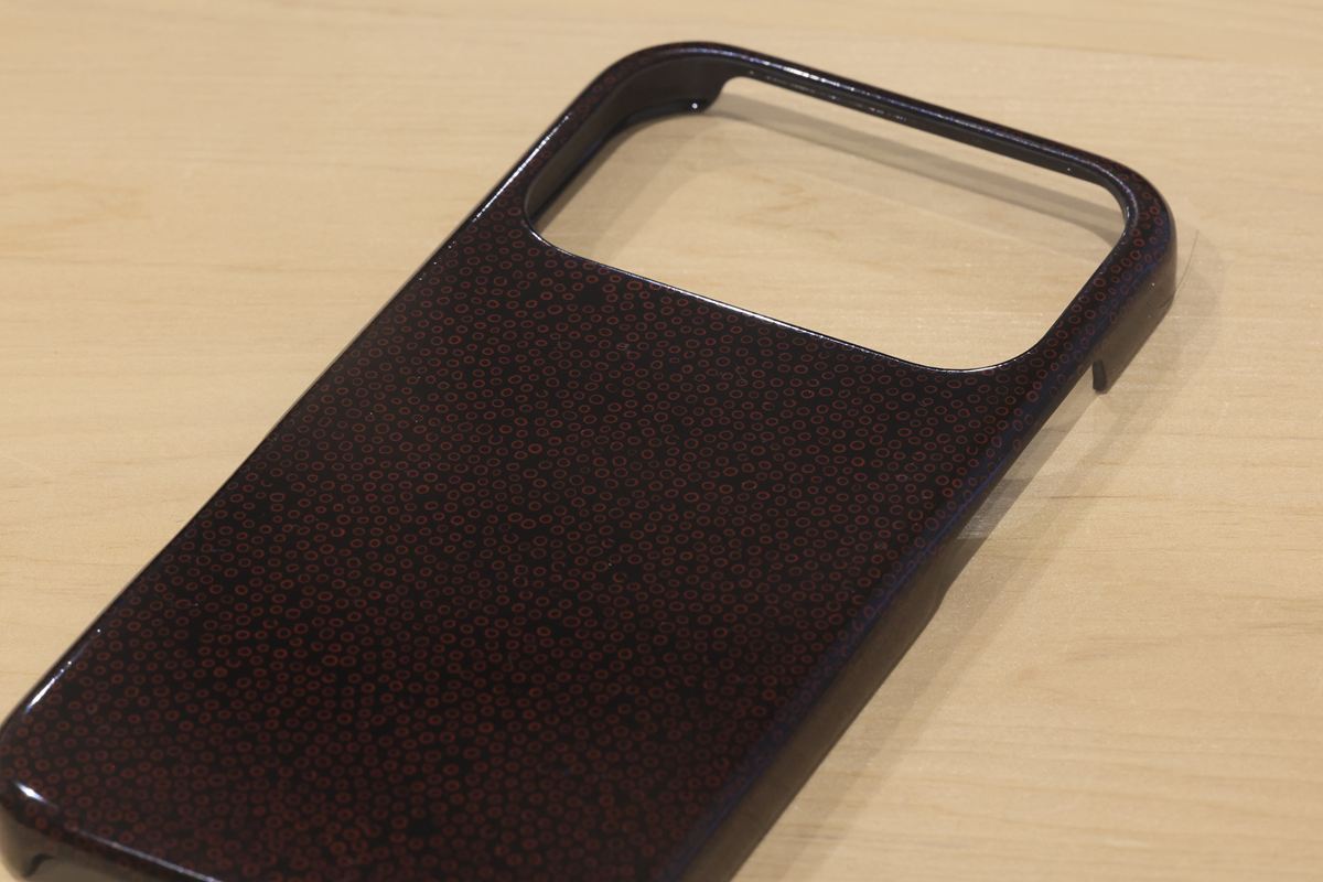 津軽塗 iPhoneケース [iPhone 17 Pro] 七々子塗 黒[赤種]